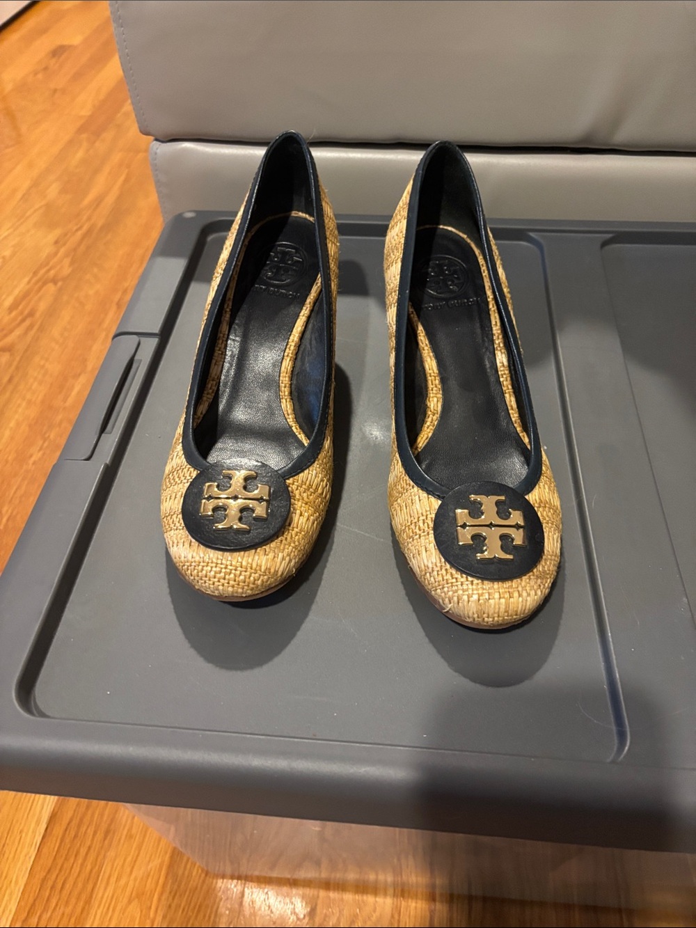 Tory Burch Tan Raffia Pumps with Navy Trim and Gold Logo